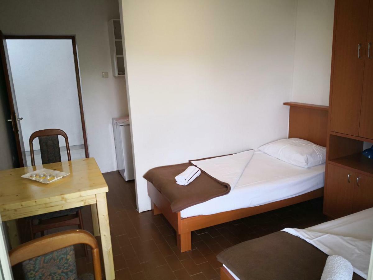 Guesthouse Dupin Vlasici Luaran gambar